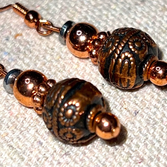 Hematite & Rose Gold Decorative Earrings. - Picture 3 of 3